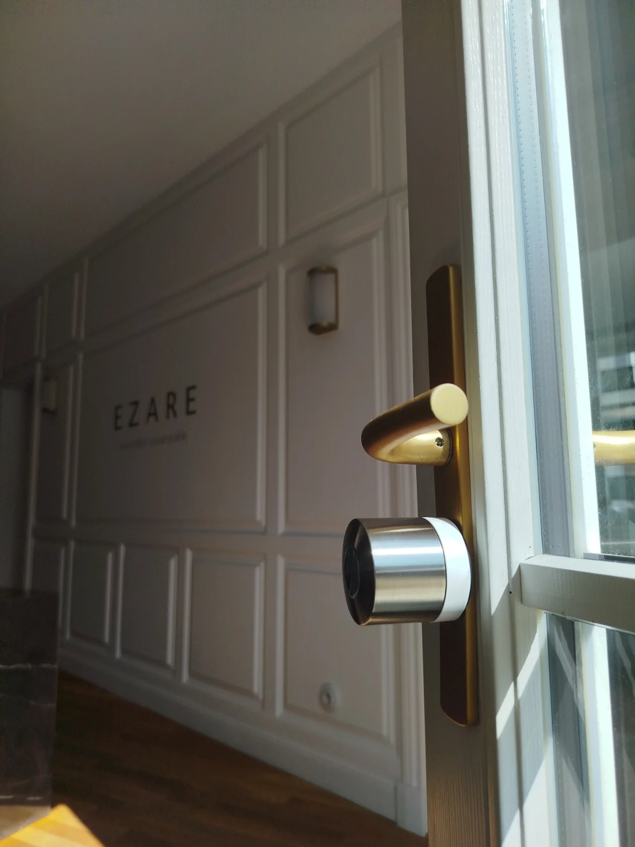 Installation serrure connectée Nuki Smart Lock Ultra pour Ezare Immobilier